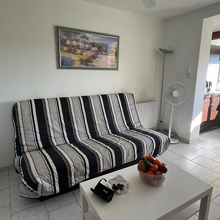 Joli Studio Tres Clair A Proximite Mer Pour 3 Personnes La Londe-les-Maures Exterior photo