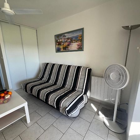 Joli Studio Tres Clair A Proximite Mer Pour 3 Personnes La Londe-les-Maures Exterior photo
