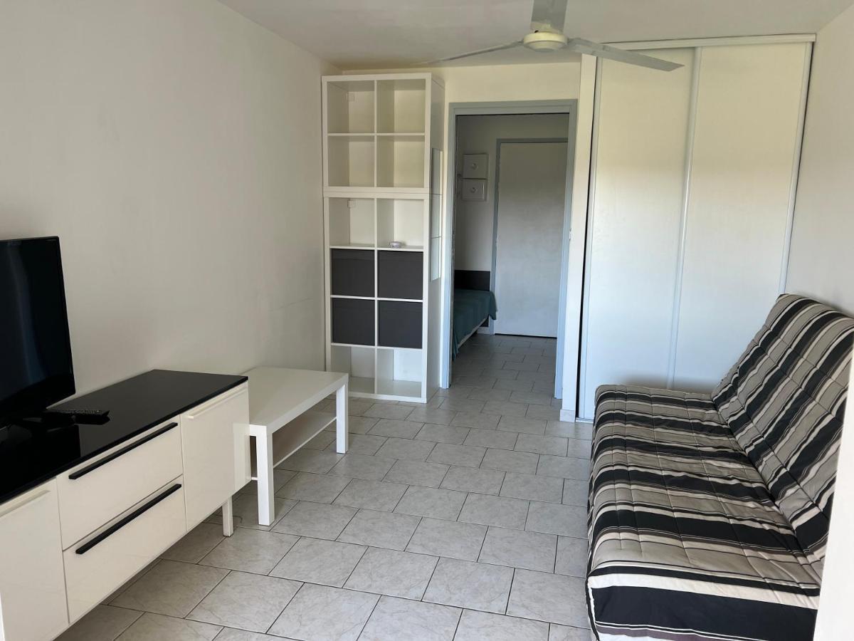 Joli Studio Tres Clair A Proximite Mer Pour 3 Personnes La Londe-les-Maures Exterior photo