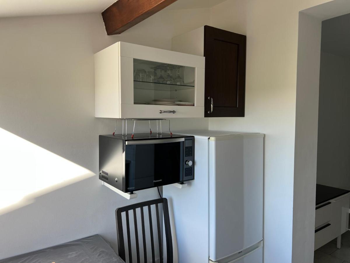 Joli Studio Tres Clair A Proximite Mer Pour 3 Personnes La Londe-les-Maures Exterior photo
