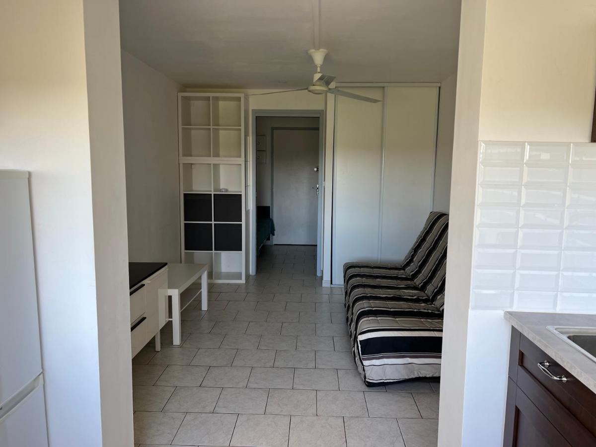 Joli Studio Tres Clair A Proximite Mer Pour 3 Personnes La Londe-les-Maures Exterior photo