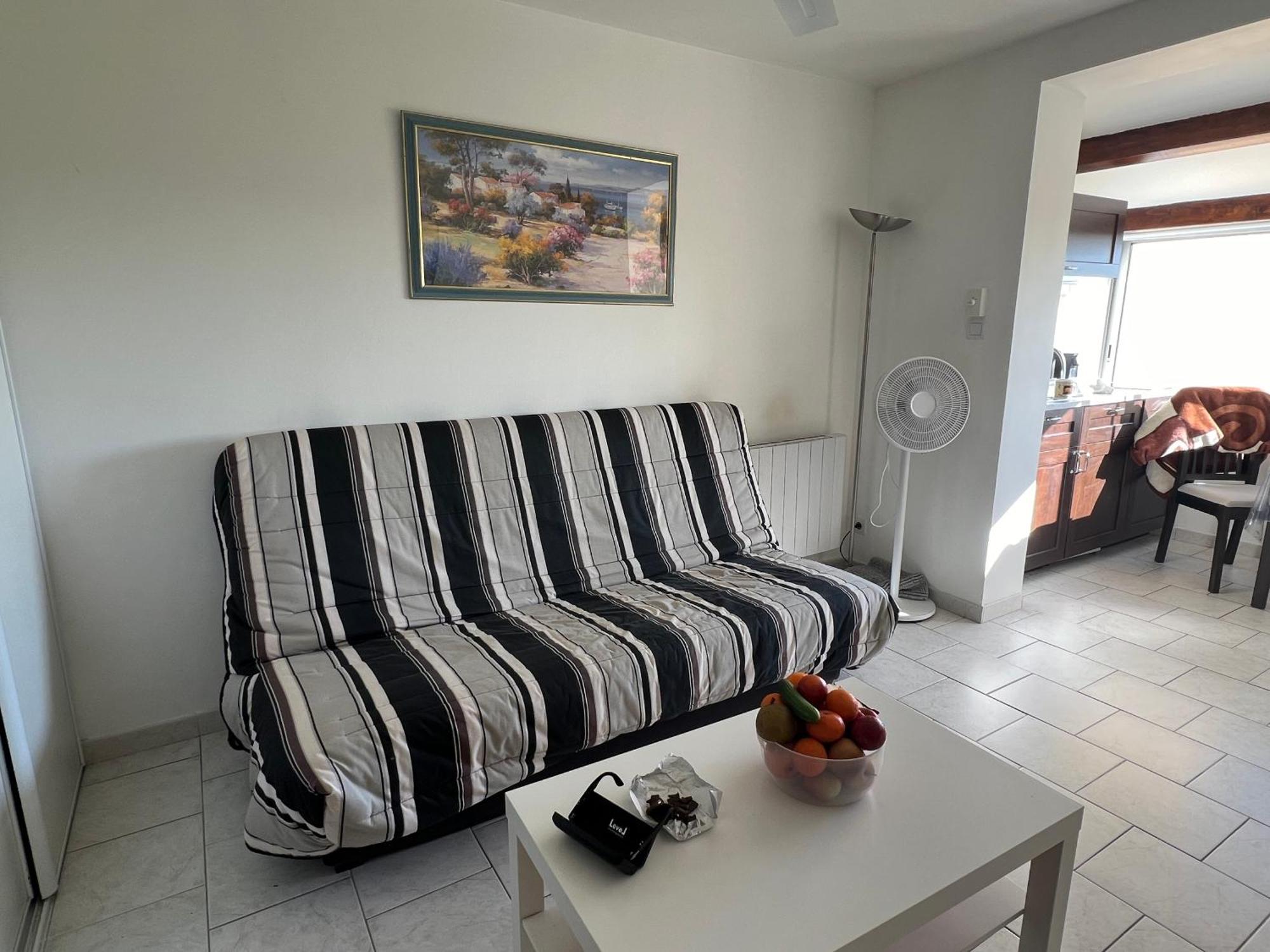 Joli Studio Tres Clair A Proximite Mer Pour 3 Personnes La Londe-les-Maures Exterior photo