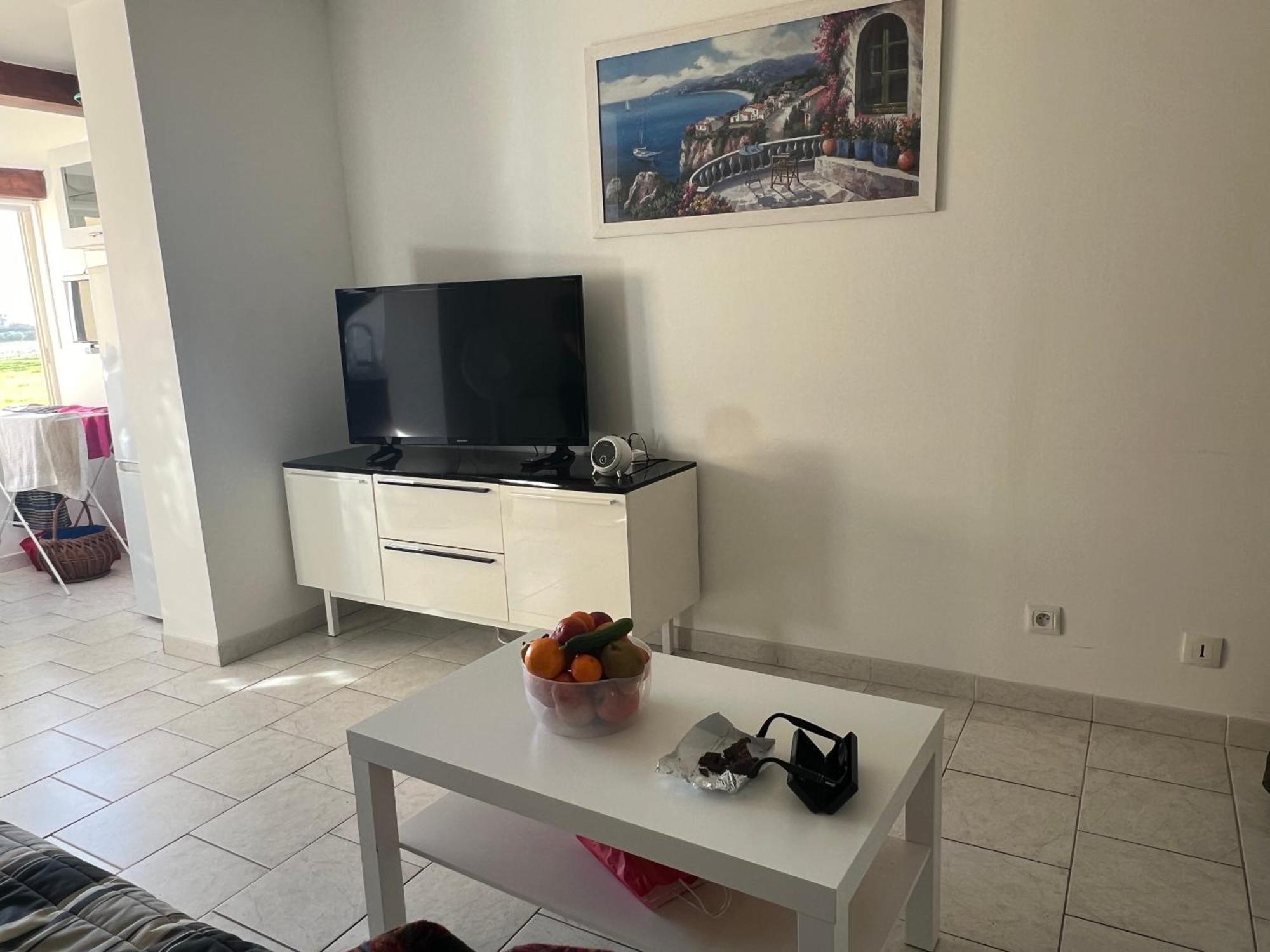 Joli Studio Tres Clair A Proximite Mer Pour 3 Personnes La Londe-les-Maures Exterior photo