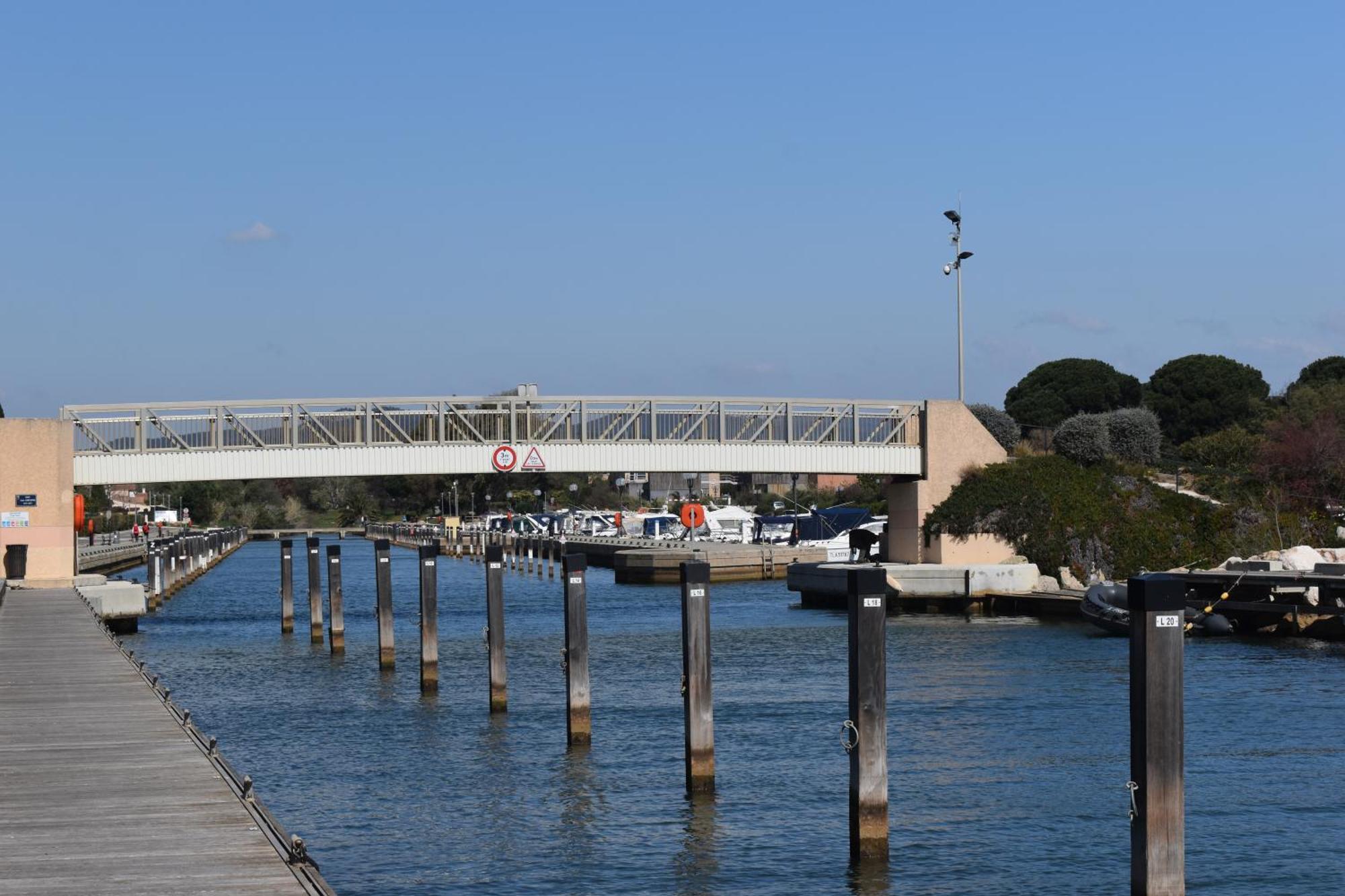 Joli Studio Tres Clair A Proximite Mer Pour 3 Personnes La Londe-les-Maures Exterior photo