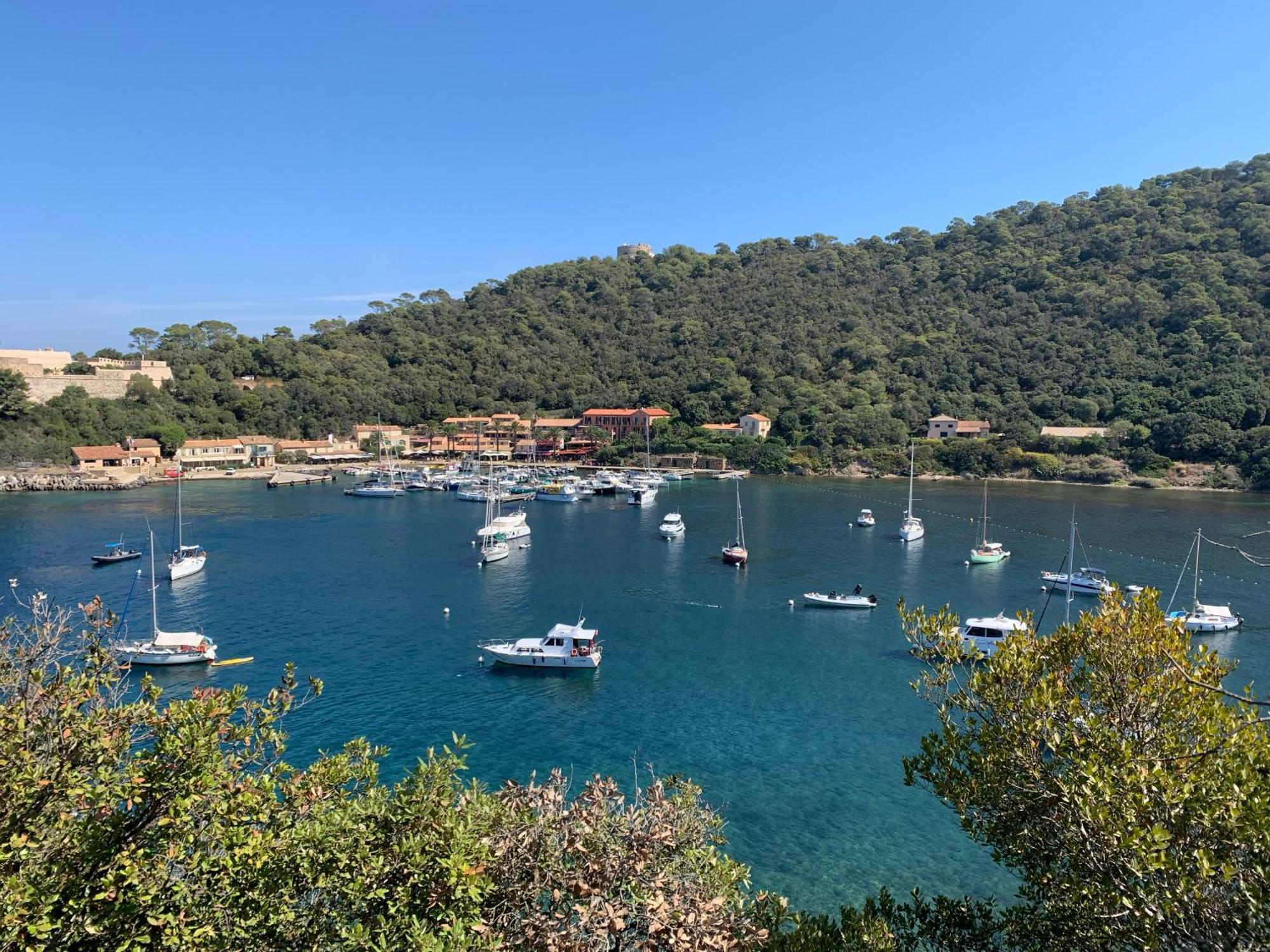 Joli Studio Tres Clair A Proximite Mer Pour 3 Personnes La Londe-les-Maures Exterior photo